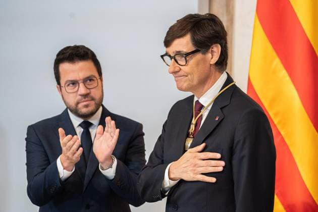 News Themen der Woche KW32 News Bilder des Tages August 10, 2024, Barcelona, Barcelona, Spain: Salvador Illa takes office in the SaloÂ³ Sant Jordi as the new president of the Generalitat of Catalonia after his investiture, receiving the medal from the outgoing president Pere AragonoÂ¨s and in the presence of the president of the Parliament of Catalonia, Josep Rull, and the ministers Fo lix BolaoÂ±os , Maria JesoÂºs Montero and Ernest Urtasun. Illa is the 133rd president of this Catalan political institution. Barcelona Spain - ZUMAa239 20240810_zip_a239_010 Copyright: xMarcxAsensioxClupesx