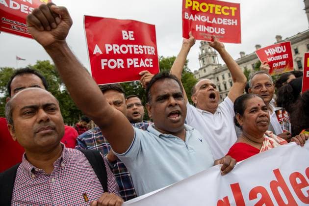 News Themen der Woche KW32 News Bilder des Tages August 10, 2024, London, Westminster, United Kingdom: Hindu demonstrators hold placards expressing their opinion during the rally. British Hindus held a demonstration outside the Houses of Parliament in Westminster, Central London. They are calling for an end to the persecution of fellow Hindus and other minorities in Bangladesh. London United Kingdom - ZUMAs197 20240810_aaa_s197_134 Copyright: xJamesxWilloughbyx