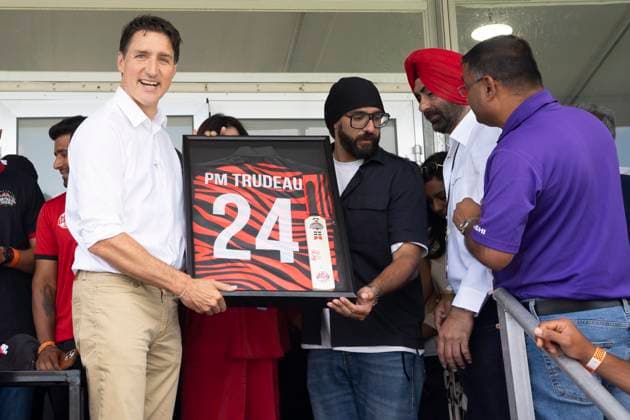 August 10, 2024, Brampton, On, Canada: Prime Minister Justin Trudeau is presented with a gift from members of the Montreal Tigers Cricket Team in Brampton, Ont., Saturday, August 10, 2024. Brampton Canada  - ZUMAc35_ 20240810_zaf_c35_188 Copyright: xArlynxMcadoreyx