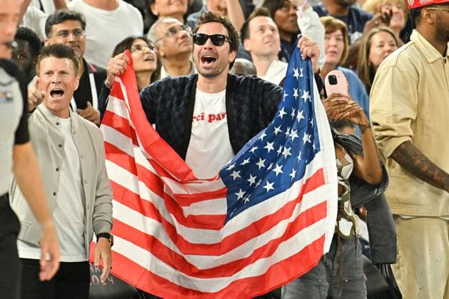 Paris 2024 - Jimmy Fallon At France v USA Basketball Final Jimmy Fallon attends the Men s Basketball Final Gold Medal game between Team France and Team United States on day fifteen of the Paris 2024 Summer Olympic Games at Bercy Arena on August 10, 2024 in Paris, France. Photo by Laurent Zabulon ABACAPRESS.COM Paris France  Copyright: xZabulonxLaurent ABACAx
