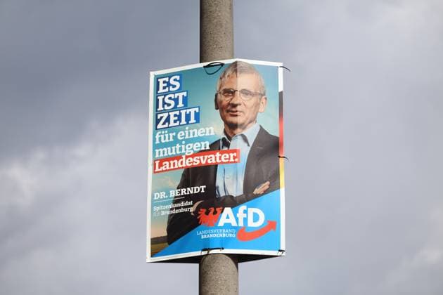 Wahlplakat der AfD mit Hans Christoph Berndt (Spitzenkandidat) für die Landtagswahl in Brandenburg, Potsdam, 10. August 2024. Die Wahl findet am 22. September statt. Landtagswahl Brandenburg 2024: Wahlplakate *** AfD election poster with Hans Christoph Berndt top candidate for the state election in Brandenburg, Potsdam, August 10, 2024 The election will take place on September 22 State election Brandenburg 2024 Election posters