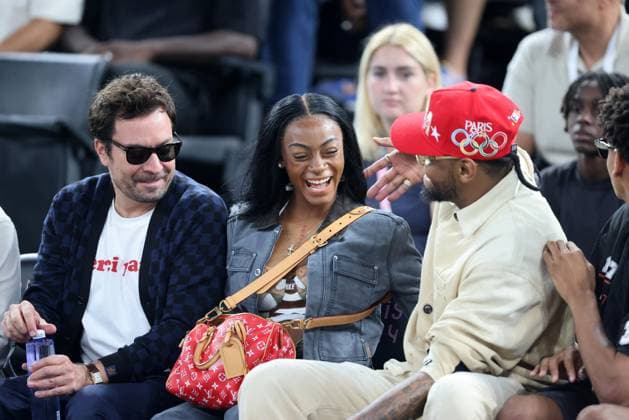 Celebrities in the stands during the Final mens basketball match between US and France during the Paris 2024 Olympic Games Olympics 98 87 Jimmy Fallon, Sha Carri Richardson, Carmelo Anthony Celebrities in the stands during the Final basketball match between US and France during the Paris 2024 Olympic Games Olympics at the Arena Bercy, Ã Paris, France, le 10 aoÃ t 2024 Jacovides Perusseau Bestimage Celebrities in the stands during the Final basketball match between US and France during the Paris 2024 Olympic Games Olympics at the Arena Bercy in Paris, France, August 10, 2024 Paris France  Copyright: xJacovides-Perusseaux xBestimagexJacovides-Perusseaux xBestimagex