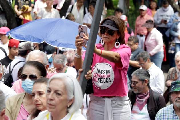 Supporters of the Frente Civico Nacional, Marea Rosa and opposition parties to the government of Mexican President, Andres Manuel Lopez Obrador, join a rally outside the National Electoral Institute (INE) to protest against the legislative overrepresentation that the National Regeneration Movement (MORENA) party could have. Mexico City Mexico - ZUMAe321 20240811_zia_e321_029 Copyright: xLuisxBarronx