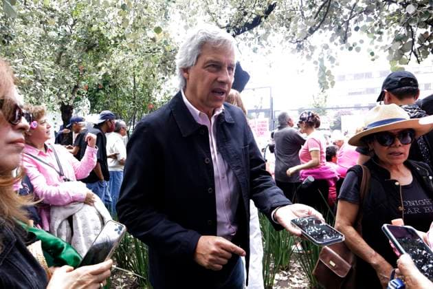 Claudio X. GonzoÂ¡lez Guajardo attending a rally outside the National Electoral Institute (INE) to protest against the legislative overrepresentation that the National Regeneration Movement (MORENA) party could have. Mexico City Mexico - ZUMAe321 20240811_zia_e321_038 Copyright: xLuisxBarronx