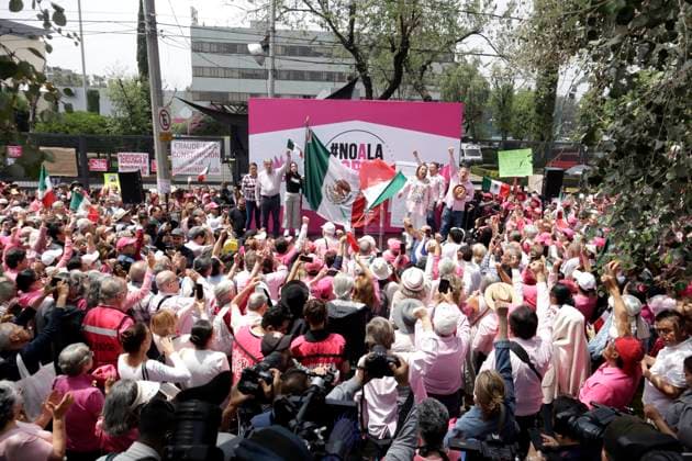 Supporters of the Frente Civico Nacional, Marea Rosa and opposition parties to the government of Mexican President, Andres Manuel Lopez Obrador, join a rally outside the National Electoral Institute (INE) to protest against the legislative overrepresentation that the National Regeneration Movement (MORENA) party could have. Mexico City Mexico - ZUMAe321 20240811_zia_e321_026 Copyright: xLuisxBarronx