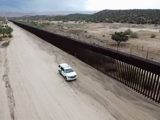 US-Mexico Border Wall in Jacumba Hot Springs - 11 Aug 2024 (Editor s note: Image taken by drone.) A vehicle of border patrol is driven along the border wall at the U.S. side. The area in Jacumba Hot Springs in California is one of the popular places that migrants cross the border from Mexico to the United States. Even though there are a lot of officers patrol on both sides, hundreds of migrants still enter the United States everyday. Jacumba Hot Springs United States Copyright: xMichaelxHoxWaixLeex xSOPAxImagesx MichaelHo4382