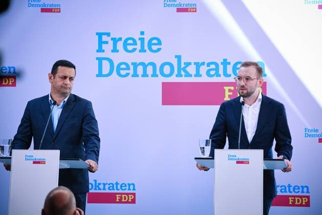 Bijan Djir-Sarai, Zyon Braun, Pressekonferenz mit dem FDP-Generalsekretär Bijan Djir-Sarai MdB und dem FDP-Präsidiumsmitglied und Spitzenkandidaten zur Landtagswahl in Brandenburg Zyon Braun, 12.8.2024, Hans-Dietrich-Genscher-Haus, Berlin, Deutschland *** Bijan Djir Sarai, Zyon Braun, Press conference with the FDP Secretary General Bijan Djir Sarai MdB and the FDP Presidium member and top candidate for the state election in Brandenburg Zyon Braun, 12 8 2024, Hans Dietrich Genscher Haus, Berlin, Germany kreativmedia-fdp-014