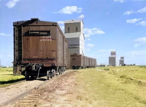 Freight trains and grain elevators, Dumas, Texas, USA, Arthur Rothstein, U.S. Farm Security Administration , July 1936  Copyright: xCircaxImagesx ghi-circa01757