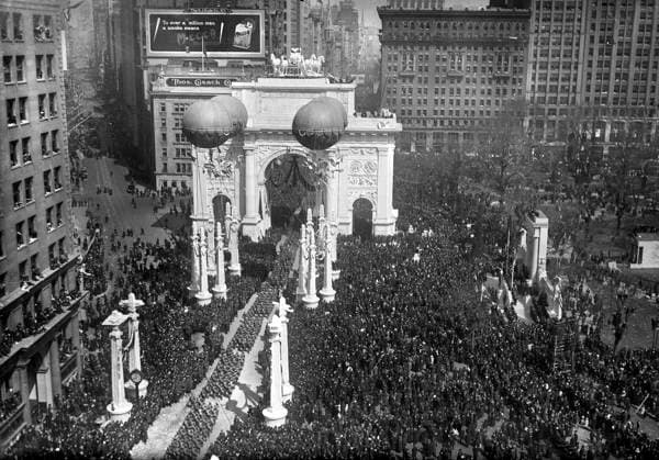 Return of U.S. Army 27th Division, Parade up Fifth Avenue, New York City, New York, USA, Bain News Service, March 25, 1919  Copyright: xCircaxImagesx ghi-circa01785