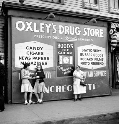 Two High School Girls and Woman standing in front of Large Store Sign, Southington, Connecticut, USA, Fenno Jacobs, U.S. Office of War Information, May 1942  Copyright: xCircaxImagesx ghi-circa02772