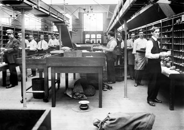Men putting mail into post office boxes, General Post Office, New York City, New York, USA, Bain News Service, 1914  Copyright: xCircaxImagesx ghi-circa02836