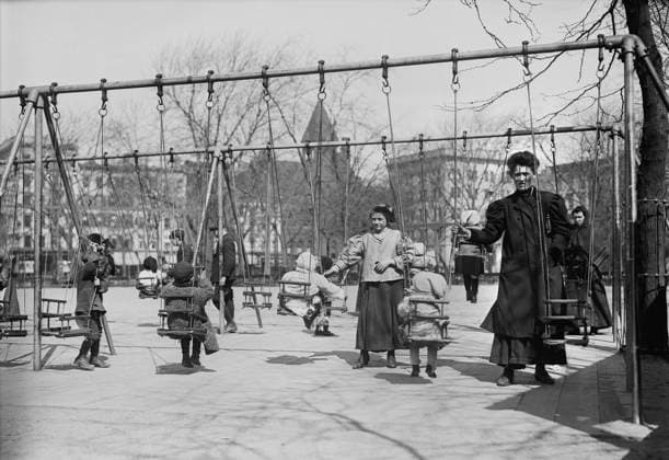 Children in swings at playgournd, Hamilton Fish Park, New York City, New York, USA, Bain News Service, 1910  Copyright: xCircaxImagesx ghi-circa02935