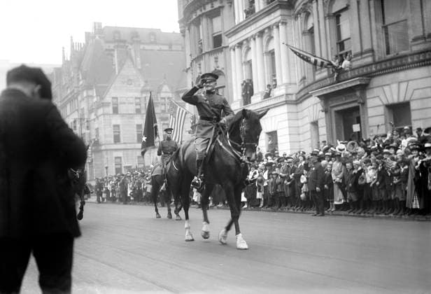 U.S. General John J. Pershing saluting on horseback while leading World War I veterans during parade, New York City, New York, USA, Bain News Service, September 10, 1919  Copyright: xCircaxImagesx ghi-circa02954