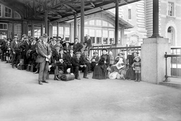 Arriving immigrants awaiting medical examination, Ellis Island, New York City, New York, USA, Bain News Service, 1920  Copyright: xCircaxImagesx ghi-circa02964