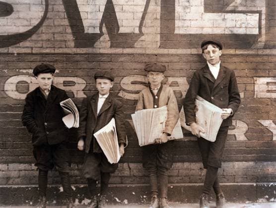 Four truant newsboys selling newspapers during school, Jefferson Street near Washington, St. Louis, Missouri, USA, Lewis Hine for National Child Labor Committee, May 1910  Copyright: xCircaxImagesx ghi-circa04356