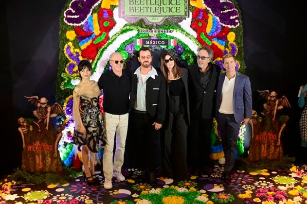 August 13, 2024, Mexico City, Ciudad de Mexico, Mexico: (L-R) Jenna Ortega, Michael Keaton, Justin Theroux, Monica Bellucci, Tim Burton and Tommy Harper Posing for photos during the Beetlejuice Beetlejuice film Photocall at Mexico City Four Season Hotel. August 13, 2024 in Mexico City, Mexico. Mexico City Mexico - ZUMAe321 20240813_zea_e321_048 Copyright: xCarlosxTischler xEyepixxGroupx