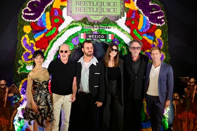August 13, 2024, Mexico City, Ciudad de Mexico, Mexico: (L-R) Jenna Ortega, Michael Keaton, Justin Theroux, Monica Bellucci, Tim Burton and Tommy Harper Posing for photos during the Beetlejuice Beetlejuice film Photocall at Mexico City Four Season Hotel. August 13, 2024 in Mexico City, Mexico. Mexico City Mexico - ZUMAe321 20240813_zea_e321_055 Copyright: xCarlosxTischler xEyepixxGroupx