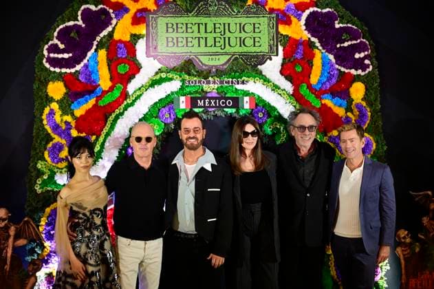 August 13, 2024, Mexico City, Ciudad de Mexico, Mexico: (L-R) Jenna Ortega, Michael Keaton, Justin Theroux, Monica Bellucci, Tim Burton and Tommy Harper Posing for photos during the Beetlejuice Beetlejuice film Photocall at Mexico City Four Season Hotel. August 13, 2024 in Mexico City, Mexico. Mexico City Mexico - ZUMAe321 20240813_zea_e321_111 Copyright: xCarlosxTischler xEyepixxGroupx
