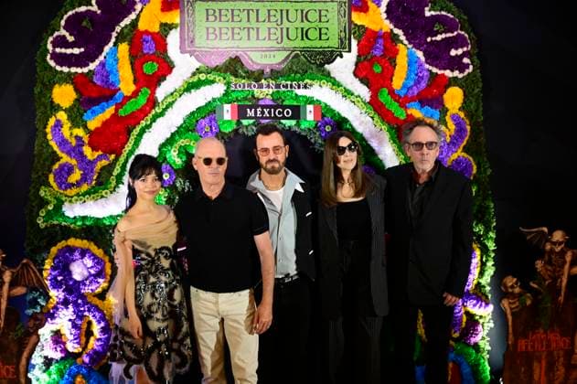 August 13, 2024, Mexico City, Ciudad de Mexico, Mexico: (L-R) Jenna Ortega, Michael Keaton, Justin Theroux, Monica Bellucci and Tim Burton Posing for photos during the Beetlejuice Beetlejuice film Photocall at Mexico City Four Season Hotel. August 13, 2024 in Mexico City, Mexico. Mexico City Mexico - ZUMAe321 20240813_zea_e321_115 Copyright: xCarlosxTischler xEyepixxGroupx