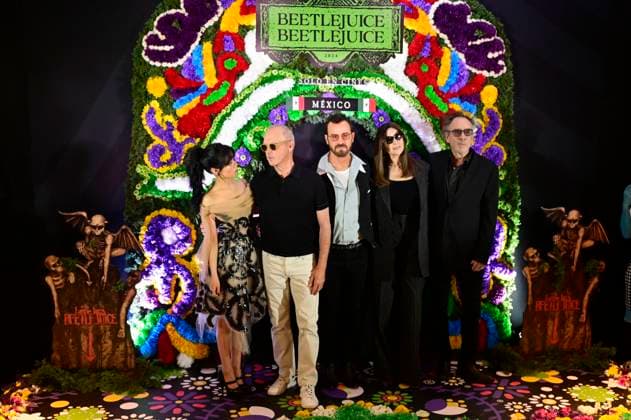 Beetlejuice Beetlejuice Photocall - Mexico City (L-R) Jenna Ortega, Michael Keaton, Justin Theroux, Monica Bellucci and Tim Burton Posing for photos during the Beetlejuice Beetlejuice film Photocall at Mexico City Four Season Hotel. Mexico City, Mexico, August 13, 2024. Photo by Carlos Tischler Eyepix Group ABACAPRESS.COM Mexico City Mexico  Copyright: xTischlerxCarlos Eyepix ABACAx