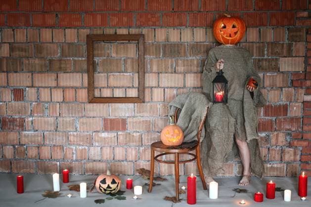 pumpkin head monster horror indoor preparation of various decorations and attributes for the celebration of the international holiday of Halloween ,model released, Symbolfoto Copyright: xZoonar.com AleksandrxKichiginx 9943381 ,model released, Symbolfoto ,property released