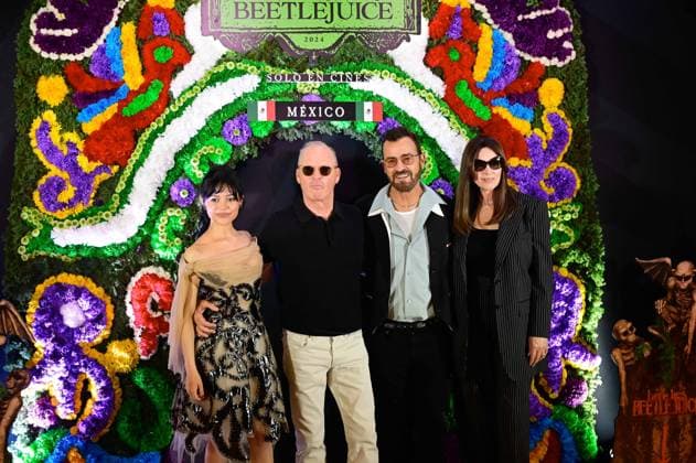 Beetlejuice Beetlejuice Mexico City Premiere (L-R) Jenna Ortega, Michael Keaton, Justin Theroux and Monica Bellucci Posing for photos during the Beetlejuice Beetlejuice film Photocall at Mexico City Four Season Hotel. August 13, 2024 in Mexico City, Mexico. Mexico City CDMX Mexico Copyright: xCarlosxTischlerx