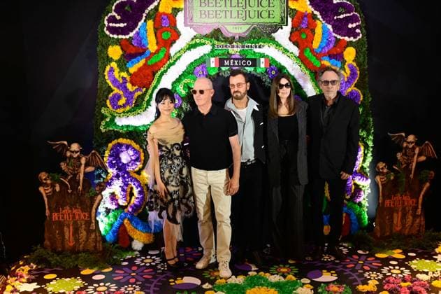 Beetlejuice Beetlejuice Mexico City Premiere (L-R) Jenna Ortega, Michael Keaton, Justin Theroux, Monica Bellucci and Tim Burton Posing for photos during the Beetlejuice Beetlejuice film Photocall at Mexico City Four Season Hotel. August 13, 2024 in Mexico City, Mexico. Mexico City CDMX Mexico Copyright: xCarlosxTischlerx