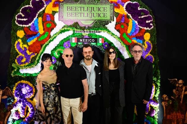 Beetlejuice Beetlejuice Mexico City Premiere (L-R) Jenna Ortega, Michael Keaton, Justin Theroux, Monica Bellucci and Tim Burton Posing for photos during the Beetlejuice Beetlejuice film Photocall at Mexico City Four Season Hotel. August 13, 2024 in Mexico City, Mexico. Mexico City CDMX Mexico Copyright: xCarlosxTischlerx