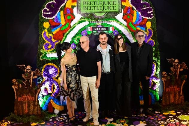 Beetlejuice Beetlejuice Mexico City Premiere (L-R) Jenna Ortega, Michael Keaton, Justin Theroux, Monica Bellucci and Tim Burton Posing for photos during the Beetlejuice Beetlejuice film Photocall at Mexico City Four Season Hotel. August 13, 2024 in Mexico City, Mexico. Mexico City CDMX Mexico Copyright: xCarlosxTischlerx