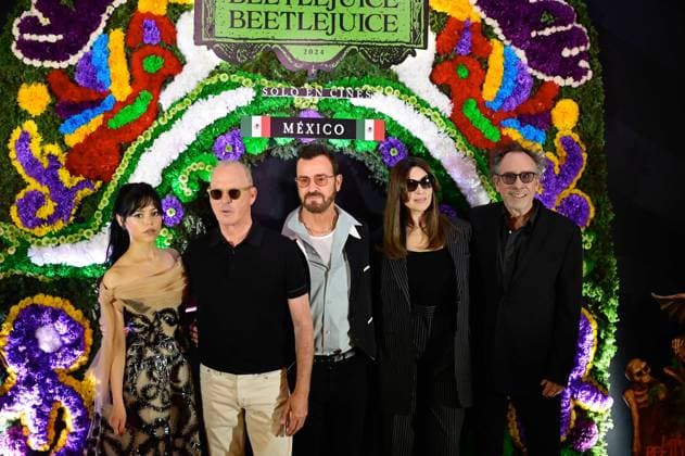 Beetlejuice Beetlejuice Mexico City Premiere (L-R) Jenna Ortega, Michael Keaton, Justin Theroux, Monica Bellucci and Tim Burton Posing for photos during the Beetlejuice Beetlejuice film Photocall at Mexico City Four Season Hotel. August 13, 2024 in Mexico City, Mexico. Mexico City CDMX Mexico Copyright: xCarlosxTischlerx