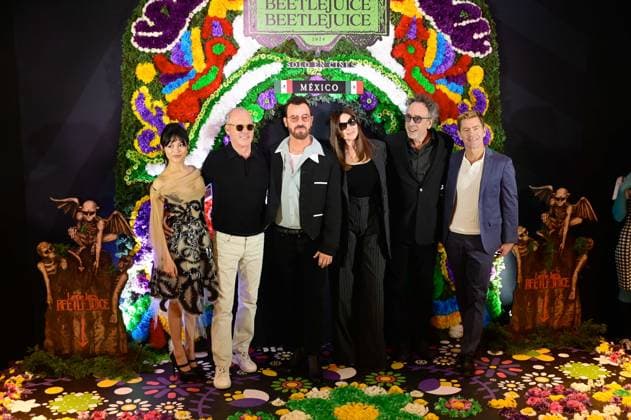 Beetlejuice Beetlejuice Mexico City Premiere (L-R) Jenna Ortega, Michael Keaton, Justin Theroux, Monica Bellucci, Tim Burton and Tommy Harper Posing for photos during the Beetlejuice Beetlejuice film Photocall at Mexico City Four Season Hotel. August 13, 2024 in Mexico City, Mexico. Mexico City CDMX Mexico Copyright: xCarlosxTischlerx