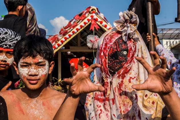 Bilder des Jahres 2024, News 08 August News Themen der Woche KW33 News Bilder des Tages August 14, 2024, West Bandung Regency, West Java, Indonesia: Children paint their faces and wear horror costumes while taking part in a carnival commemorating the 79th Anniversary of the Independence of the Republic of Indonesia in Lembang, West Bandung Regency, West Java. West Bandung Regency Indonesia - ZUMAr272 20240814_zip_r272_020 Copyright: xDimasxRachmatsyahx