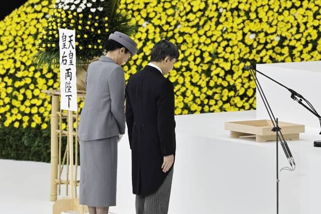 Bilder des Jahres 2024, News 08 August News Themen der Woche KW33 News Bilder des Tages Japan marks 79th anniv. of WWII surrender Japanese Emperor Naruhito and Empress Masako observe a moment of silence during a memorial ceremony marking the 79th anniversary of Japan s surrender in World War II at Nippon Budokan hall in Tokyo on Aug. 15, 2024.  A14AA0003293033P