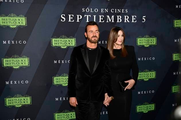 August 14, 2024, Mexico City, Ciudad de Mexico, Mexico: American actor Justin Theroux and Italian actress Monica Bellucci attend the black carpet of Beetlejuice Beetlejuice Fan Event at Cinepolis Toreo Parque Central. on August 14, 2024 in Mexico City, Mexico. Mexico City Mexico - ZUMAe321 20240814_zea_e321_061 Copyright: xCarlosxTischler xEyepixxGroupx