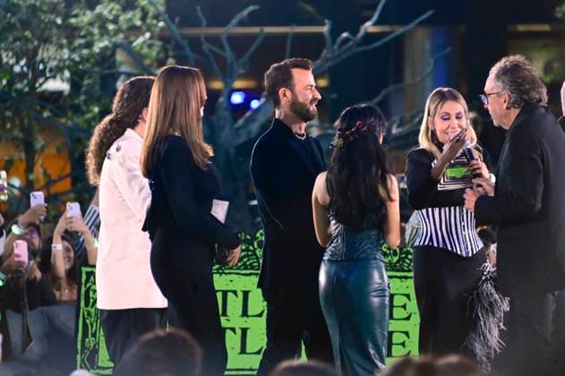 August 14, 2024, Mexico City, Ciudad de Mexico, Mexico: (L-R) Monica Bellucci, Justin Theroux, Jenna Ortega and Tim Burton attend the black carpet of Beetlejuice Beetlejuice Fan Event at Cinepolis Toreo Parque Central. on August 14, 2024 in Mexico City, Mexico. Mexico City Mexico - ZUMAe321 20240814_zea_e321_106 Copyright: xCarlosxTischler xEyepixxGroupx