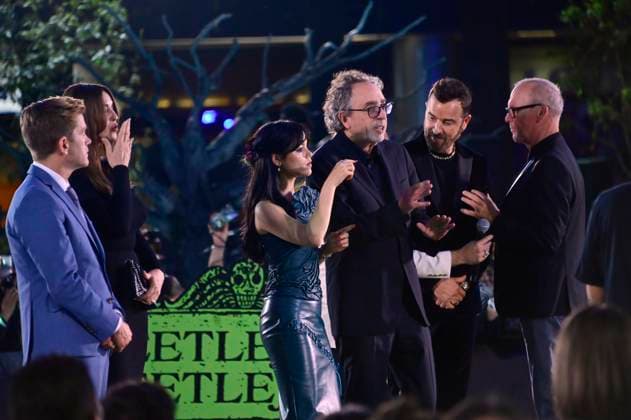 August 14, 2024, Mexico City, Ciudad de Mexico, Mexico: (L-R) Tommy Harper, Monica Bellucci, Jenna Ortega, Tim Burton, Justin Theroux, Michael Keaton attend the black carpet of Beetlejuice Beetlejuice Fan Event at Cinepolis Toreo Parque Central. on August 14, 2024 in Mexico City, Mexico. Mexico City Mexico - ZUMAe321 20240814_zea_e321_109 Copyright: xCarlosxTischler xEyepixxGroupx