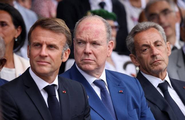 Bilder des Jahres 2024, News 08 August News Themen der Woche KW33 News Bilder des Tages Fürst Albert von Monaco bei Gedenktag der Landung der Alliierten in der Provence 80th Anniversary Of The Provence Landings - Saint Raphael French president Emmanuel Macron, Prince Albert II of Monaco, Former french president Nicolas Sarkozy during ceremony for the 80th anniversary of the landing of Provence at the national necropolis of Boulouris in Saint-Raphael, France on August 15, 2024. Photo by Dominique Jacovides Pool ABACAPRESS.COM Saint-Raphaël France  Copyright: xJacovidesxDominique Pool ABACAx