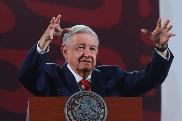Mexiko, Präsident Andres Manuel Lopez Obrador Pressekonferenz in Mexiko-Stadt Mexican President Andro s Manuel LoÂ³pez Obrador speaking about the resources to be given to those who participated in the Paris 2024 Olympic Games, during the briefing conference in front of reporters at the National Palace. on August 15, 2024 in Mexico City, Mexico. Mexico City Mexico - ZUMAe321 20240815_zia_e321_011 Copyright: xCarlosxSantiagox
