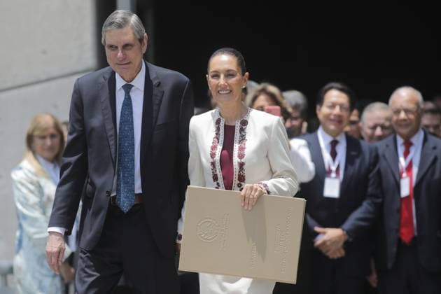 Claudia Sheinbaum Pardo leaves the Electoral Tribunal of the Judicial Branch of the Federation after receiving the certificate of qualified majority as President-Elect of Mexico. on August 15, 2024 in Mexico City, Mexico. Mexico City Mexico - ZUMAe321 20240815_zia_e321_055 Copyright: xIanxRoblesx
