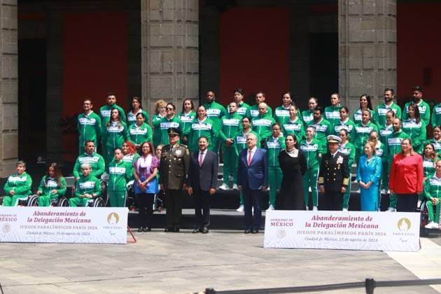 Flag-Bearing Ceremony for the Mexican Paralympic athletes to Paralympic Games Paris 2024 (L-R) Minister of Mexican Army Luis Cresencio Sandoval, Mexico City Head of Government Marti Batres, Mexican President Andres Manuel Lopez Obrador, Director of the National Commission for Physical Culture and Sport of Mexico (CONADE) Ana Gabriela Guevara and Mexican Navy Minister Rafael Ojeda Duran posing whit the Mexican Paralympic athletes during the flag-bearing ceremony for the Mexican Paralympic athletes that will participate in Paralympic Games Paris 2024, at the National Palace. on August 15, 2024 in Mexico City, Mexico. (Photo by Carlos Santiago Eyepix Group) Copyright: xCarlosxSantiago xEyepixxGroupx CS_15082024_127700
