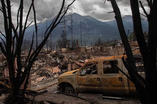 Kanada, Waldbrände in Alberta August 15, 2024, Jasper, Ab, CANADA: A devastated residential neighbourhood in Jasper, Alta., on Friday July 26, 2024. Some residents of the Municipality of Jasper are set to return to the town today after a massive wildfire forced them out more than three weeks ago. Jasper CANADA  - ZUMAc35_ 20240815_zaf_c35_103 Copyright: xAmberxBrackenx