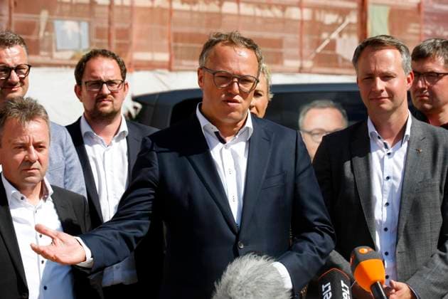 cdu 100 tage regierungsprogramm Erfurt, 16.08.2024 CDU-Spitzenkandidat zur Landtagswahl in Thüringen, Mario Voigt stell sein 100-Tage-Regierungsprogramms vor, das ein 13-köpfiges Expertenteam erstellt hat. Das Gremium hat nach 2 Wochen intensiver Arbeit zentrale Kernanliegen und Projekte formuliert, die jetzt in konkretes politisches Handeln für die ersten 100 Tage einer CDU-geführten Regierung fließen sollen. Die Pressekonferenz fand vor der Thüringer Staatskanzlei in Erfurt statt, in der sich zurzeit eine Baustelle befindet. Im Foto: Mario Voigt Foto Mario Gentzel Thüringen Deutschland *** cdu 100-day government program Erfurt, 16 08 2024 CDU top candidate for the state election in Thuringia, Mario Voigt, presented his 100-day g Copyright: xMarioxGentzelx