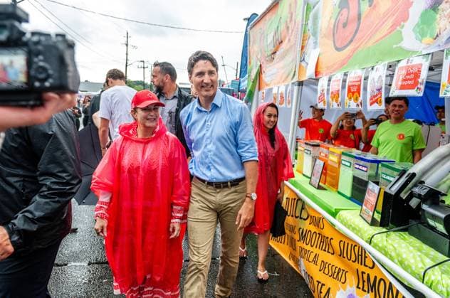 August 17, 2024, Toronto, On, Canada: Prime Minister Justin Trudeau greets people in the rain at the Taste of Manila festival in Toronto on Saturday, August 17, 2024. Toronto Canada  - ZUMAc35_ 20240817_zaf_c35_036 Copyright: xLauraxProctorx