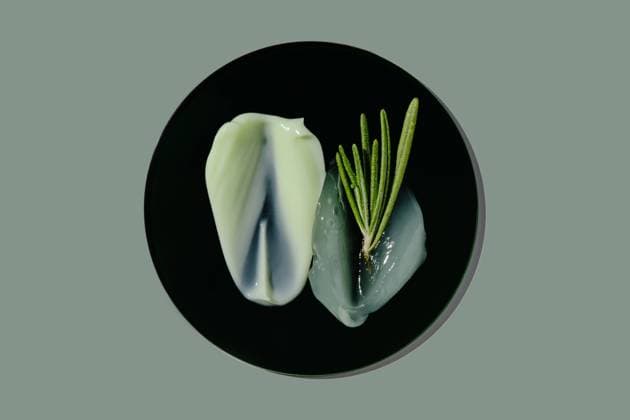 IMAGO Creative, Naturkosmetik Texture of cosmetic creams with rosemary on a round stand on a green background. Texture of cosmetic creams with rosemary on a round stand on a green background. High quality photo. Copyright: xZoonar.com MAREVGENNAx 21976862