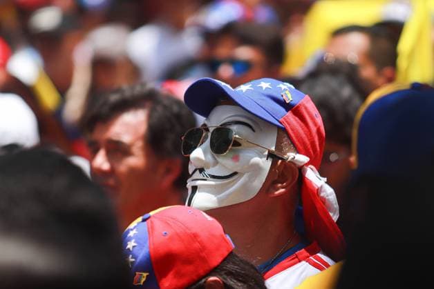 Venezuelans in Mexico Join the Great Worldwide Protest A Venezuelan taking part during a demonstration at the Monumento a la Revolucion in Mexico City, to demonstrate against the regime of Nicolas Maduro and show support for the candidate Edmundo Gonzalez in the last elections in Venezuela. Persons around the word join the great worldwide protest against Nicolas Maduro. on August 17, 2024 in Mexico City, Mexico. Mexico City CDMX Mexico Copyright: xCarlosxSantiagox