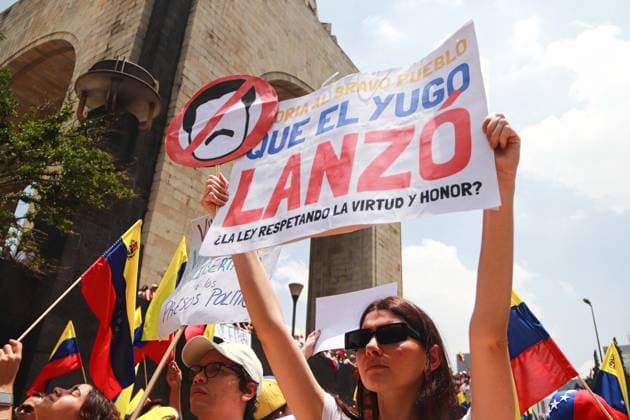 Venezuelans in Mexico Join the Great Worldwide Protest Venezuelans taking part during a demonstration at the Monumento a la Revolucion in Mexico City, to demonstrate against the regime of Nicolas Maduro and show support for the candidate Edmundo Gonzalez in the last elections in Venezuela. Persons around the word join the great worldwide protest against Nicolas Maduro. on August 17, 2024 in Mexico City, Mexico. Mexico City CDMX Mexico Copyright: xCarlosxSantiagox