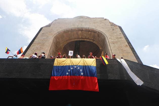 Venezuelans in Mexico Join the Great Worldwide Protest Venezuelans taking part during a demonstration at the Monumento a la Revolucion in Mexico City, to demonstrate against the regime of Nicolas Maduro and show support for the candidate Edmundo Gonzalez in the last elections in Venezuela. Persons around the word join the great worldwide protest against Nicolas Maduro. on August 17, 2024 in Mexico City, Mexico. Mexico City CDMX Mexico Copyright: xCarlosxSantiagox