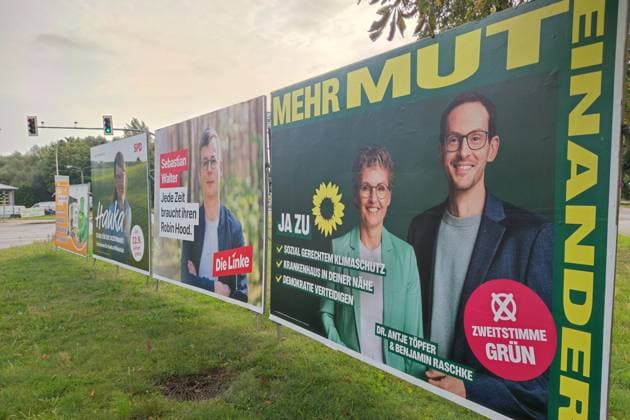 Brandenburg, Deutschland, 18.08.2024: Wahlplakate zur Landtagswahl: L-R: Wahlplakat Freie Wähler, SPD, Linke mit Sebastian Walter, Grüne mit Antje Töpfer und Benjamin Raschke *** Brandenburg, Germany, 18 08 2024 Election posters for the state election L R Election poster Freie Wähler, SPD, Linke with Sebastian Walter, Grüne with Antje Töpfer and Benjamin Raschke Copyright: xdtsxNachrichtenagenturx dts_44540