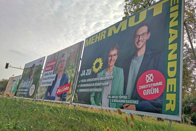 Brandenburg, Deutschland, 18.08.2024: Wahlplakate zur Landtagswahl: L-R: Wahlplakat Freie Wähler, SPD, Linke mit Sebastian Walter, Grüne mit Antje Töpfer und Benjamin Raschke *** Brandenburg, Germany, 18 08 2024 Election posters for the state election L R Election poster Freie Wähler, SPD, Linke with Sebastian Walter, Grüne with Antje Töpfer and Benjamin Raschke Copyright: xdtsxNachrichtenagenturx dts_44539