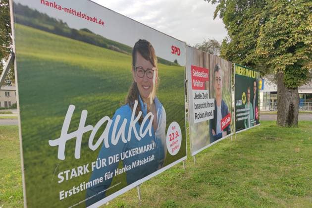 Brandenburg, Deutschland, 18.08.2024: Wahlplakate zur Landtagswahl: L-R: Wahlplakat SPD mit Hanka Mittelstädt, Linke mit Sebastian Walter, Grüne mit Antje Töpfer und Benjamin Raschke *** Brandenburg, Germany, 18 08 2024 Election posters for the state election L R Election poster SPD with Hanka Mittelstädt, Left Party with Sebastian Walter, Greens with Antje Töpfer and Benjamin Raschke Copyright: xdtsxNachrichtenagenturx dts_44541